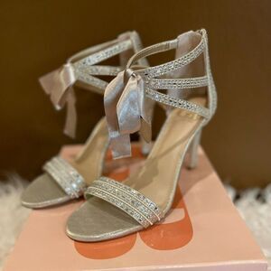 Gianni Bini: Evening/bridal Shoes- size 8.5 (8)